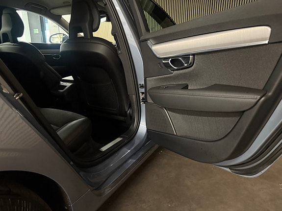 Volvo V90 27 of 30