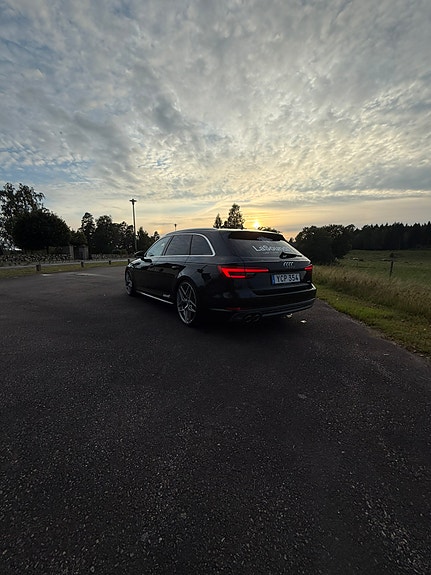 Audi A4 2 of 13