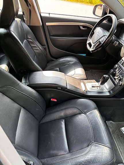Volvo V70 6 of 8