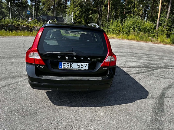 Volvo V70 2 of 8