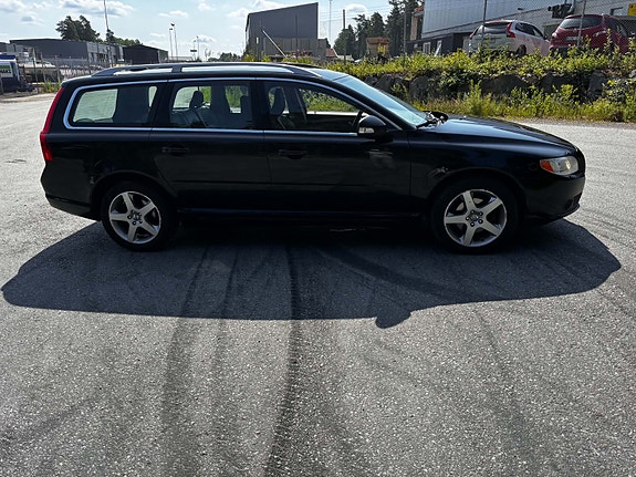 Volvo V70 3 of 8