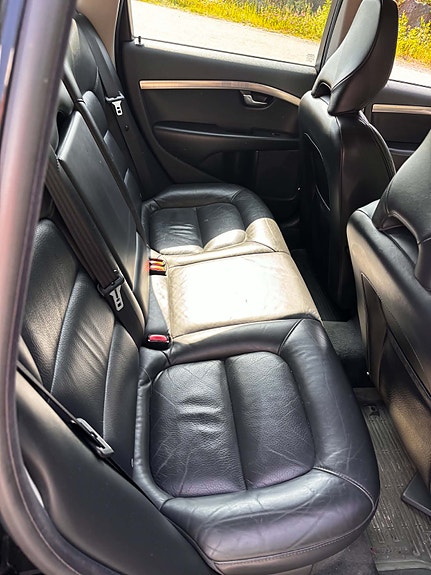 Volvo V70 7 of 8