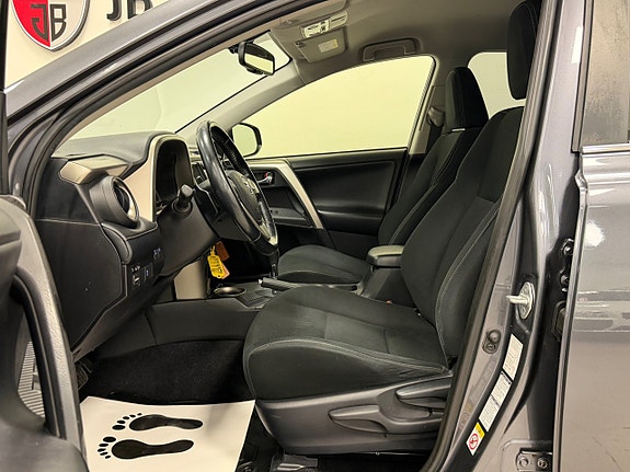 Toyota RAV4 10 of 26
