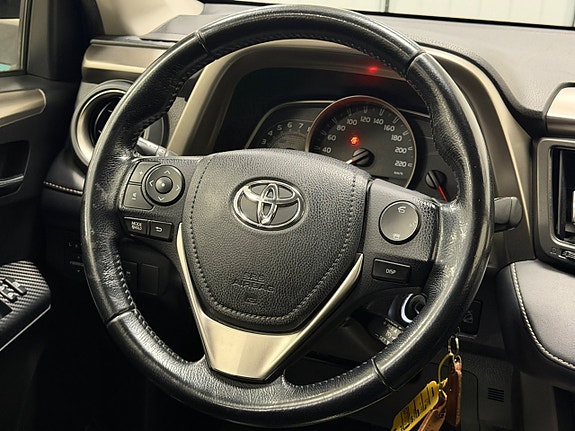 Toyota RAV4 14 of 26