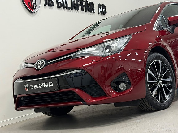 Toyota Avensis 2 of 25