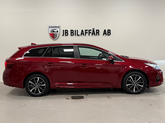 Toyota Avensis 8 of 25