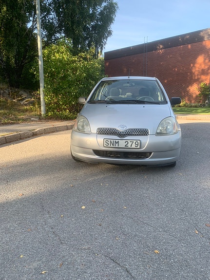 Toyota Yaris 8 of 11