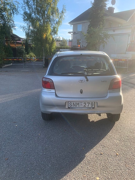 Toyota Yaris 4 of 11