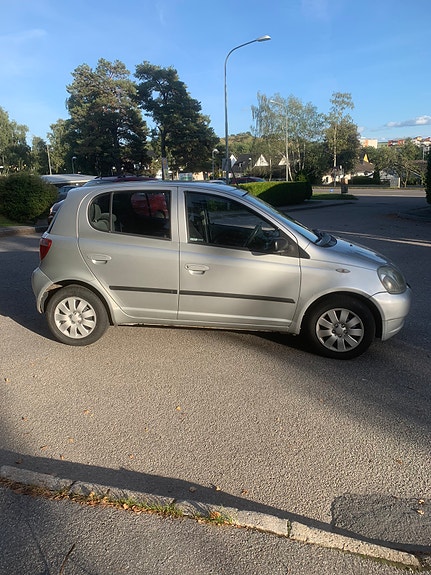 Toyota Yaris 6 of 11