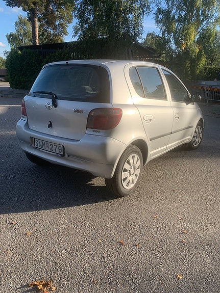 Toyota Yaris 5 of 11