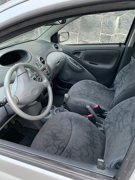 Toyota Yaris 10 of 11