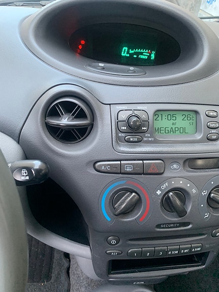 Toyota Yaris 11 of 11