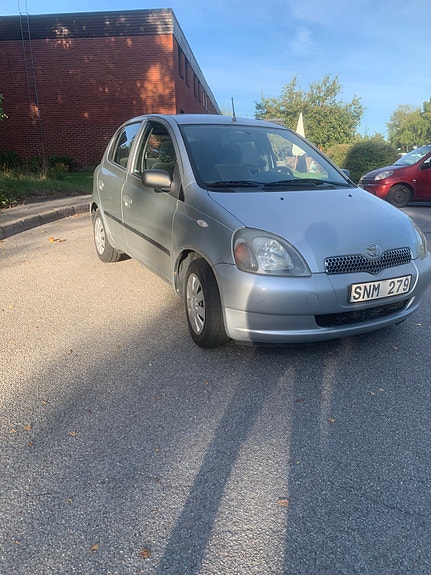 Toyota Yaris 7 of 11