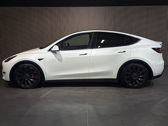 Tesla Model Y 7 of 24
