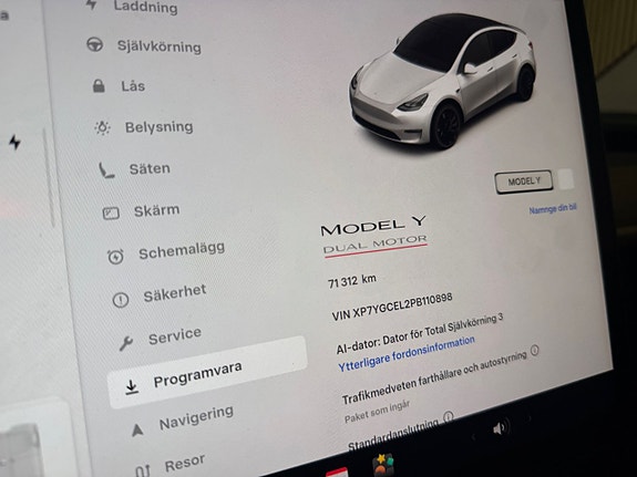 Tesla Model Y 18 of 24