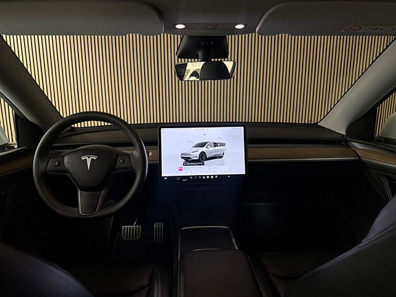 Tesla Model Y 14 of 24