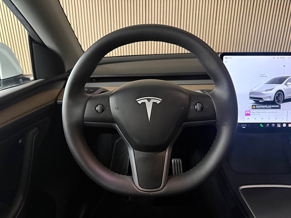 Tesla Model Y 15 of 24