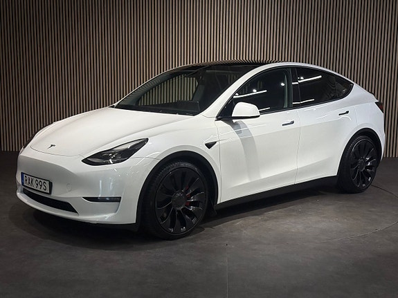 Tesla Model Y 8 of 24