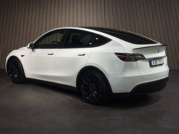 Tesla Model Y 6 of 24