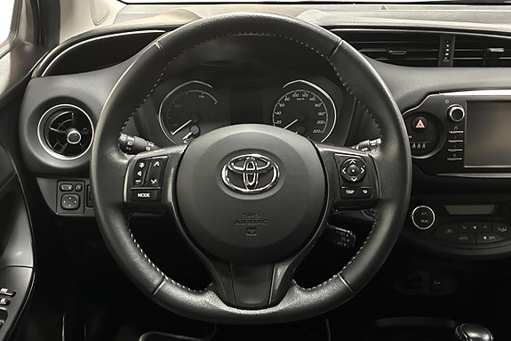 Toyota Yaris 16 of 21