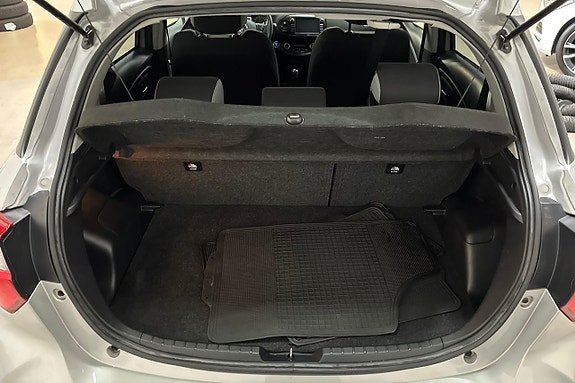 Toyota Yaris 10 of 21