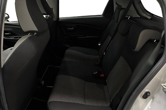 Toyota Yaris 14 of 21