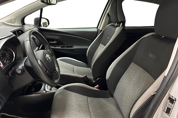 Toyota Yaris 13 of 21