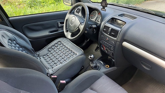 Renault Clio 12 of 15