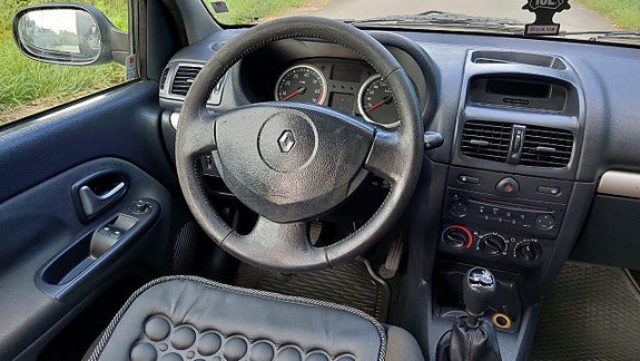 Renault Clio 13 of 15