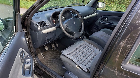 Renault Clio 9 of 15