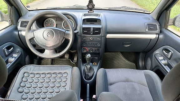 Renault Clio 14 of 15