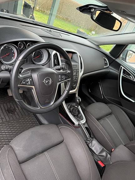 Opel Astra 2 of 9