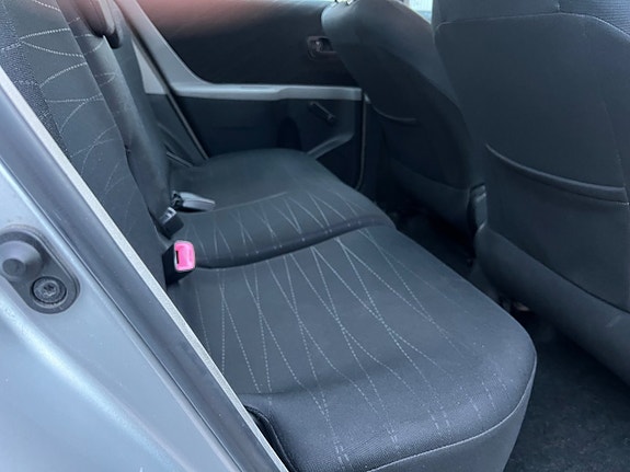 Toyota Yaris 5 of 7