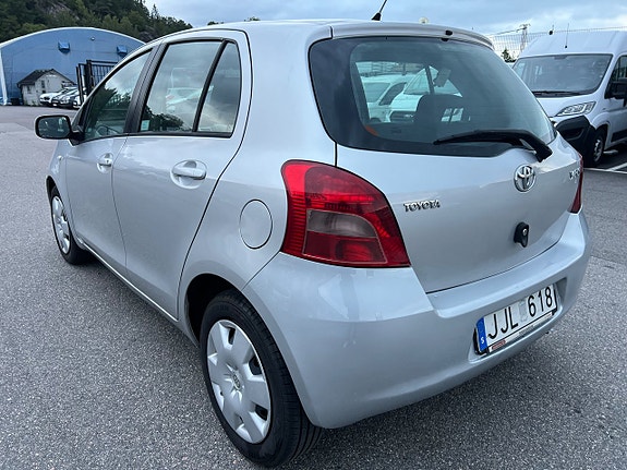 Toyota Yaris 7 of 7