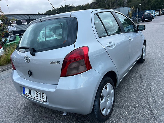 Toyota Yaris 6 of 7