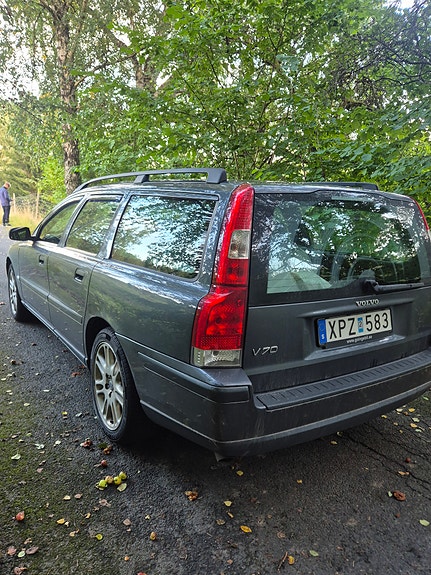 Volvo V70 2 of 5
