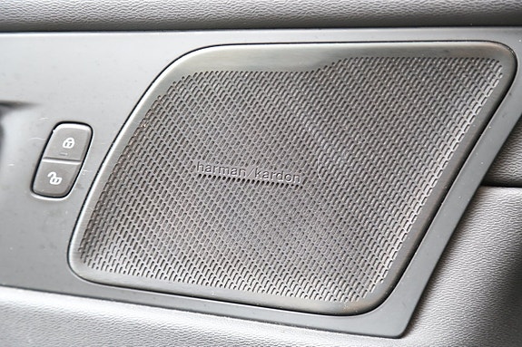 Volvo XC60 13 of 30