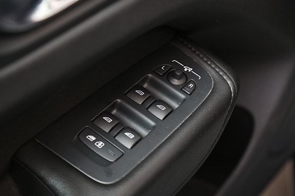 Volvo XC60 12 of 30