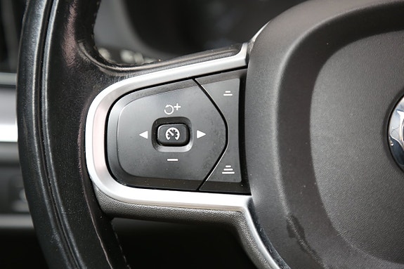 Volvo XC60 15 of 30
