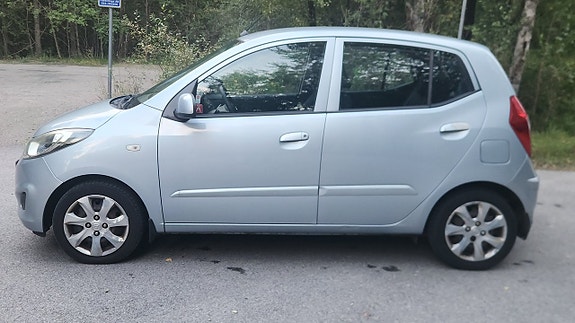 Hyundai i10 2 of 13
