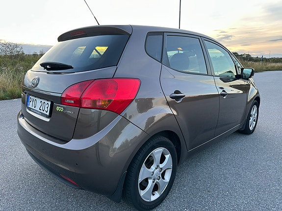 Kia Venga 2 of 13