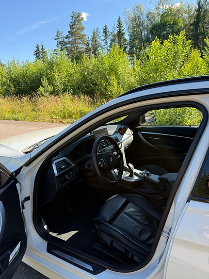 BMW 320d 9 of 11