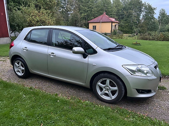 Toyota Auris 3 of 9