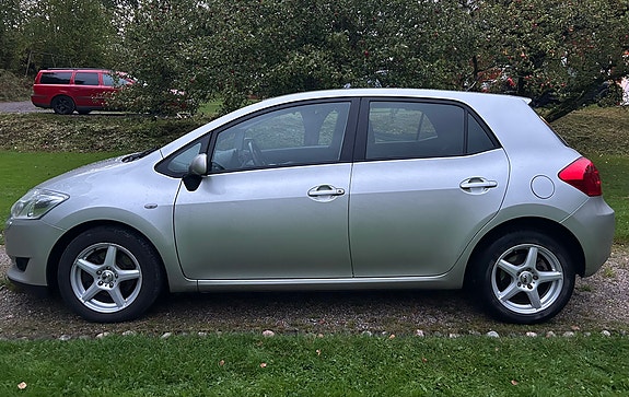 Toyota Auris 5 of 9