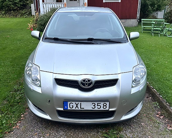 Toyota Auris 2 of 9