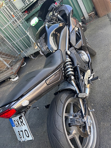 Kawasaki ER-6f 3 of 3