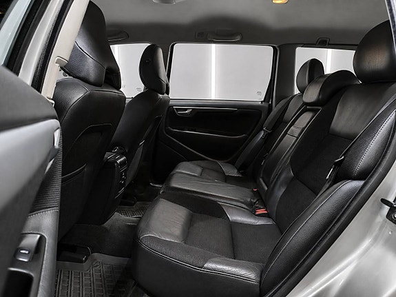 Volvo V70 6 of 12