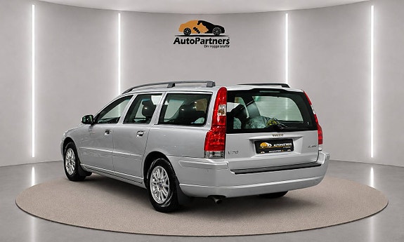 Volvo V70 4 of 12