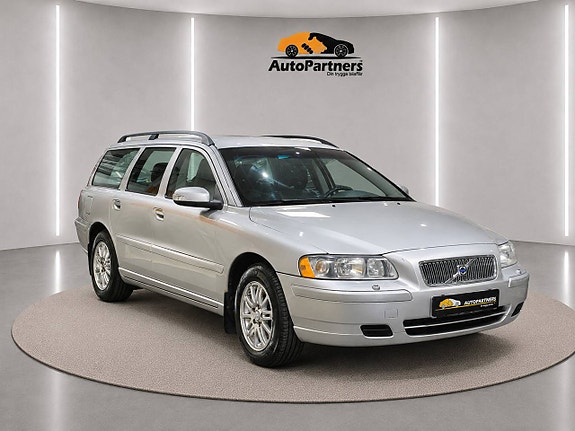 Volvo V70 3 of 12
