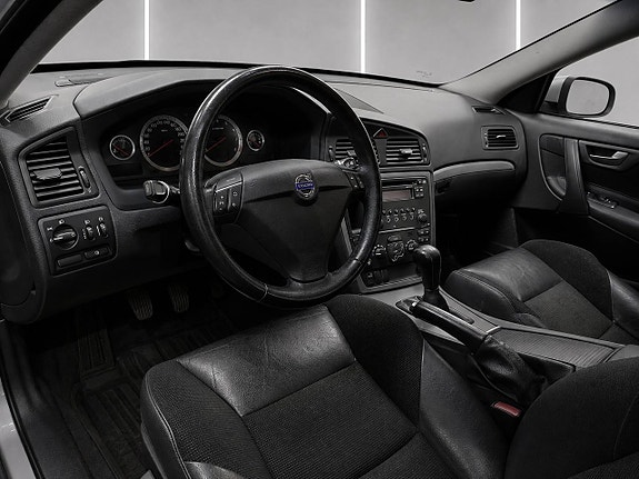 Volvo V70 8 of 12